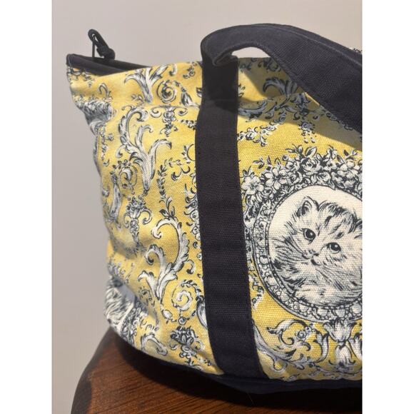 Victorian Style Toile Cat Bag - Picture 3 of 10